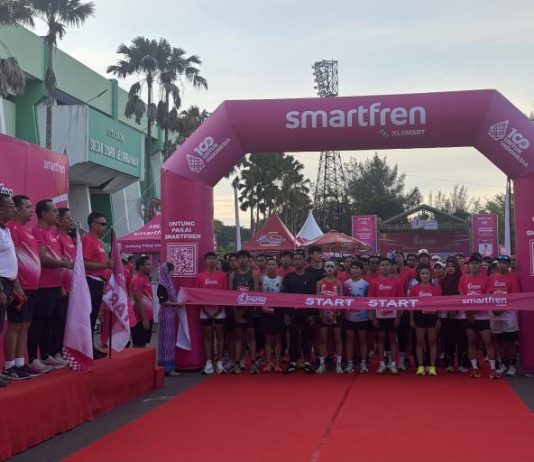 Dukung Gaya Hidup Sehat, SMARTFREN Gelar Fun Run Pontianak 2025