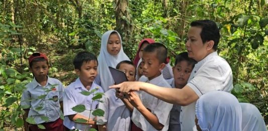 Peringati Hari Guru, Yayasan AHM Apresiasi Dedikasi Guru Inspiratif