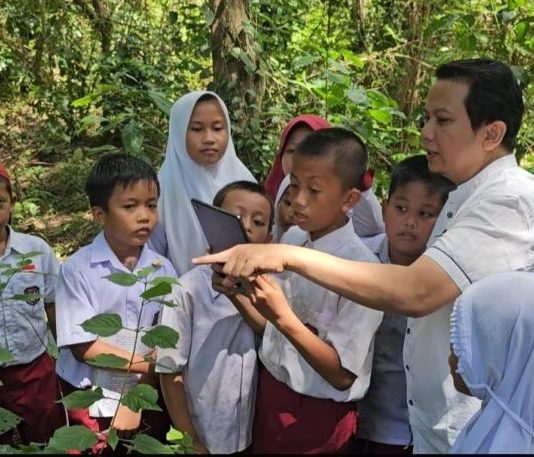 Peringati Hari Guru, Yayasan AHM Apresiasi Dedikasi Guru Inspiratif
