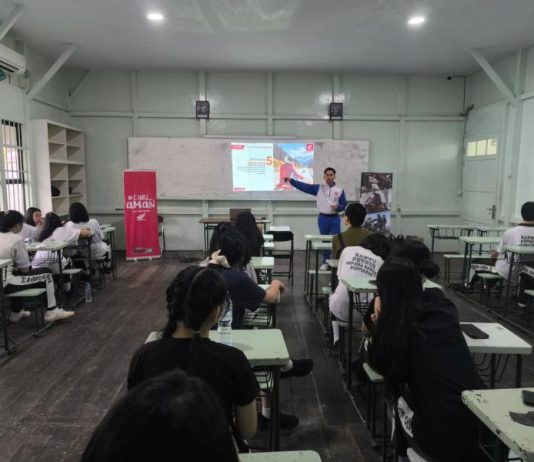Asmo Kalbar Edukasi Safety Riding ke Pelajar SMA Santu Petrus