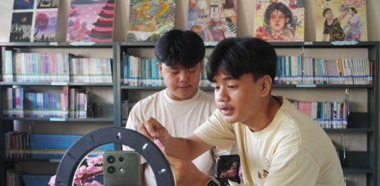 Pelajar SMK Kristen Immanuel II Sungai Raya Terapkan Platform TikTok Bagian dari UKK Bisnis Digital