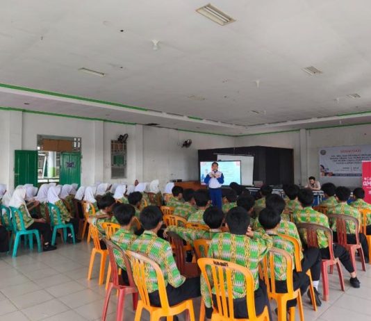 Asmo Kalbar Beri Edukasi #Cari_aman Bagi Pelajar di Pontianak