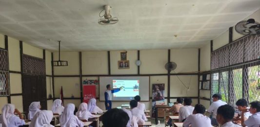 Pelajar SMK N 1 Rasau Jaya #Cari_aman bersama Astra Motor Kalbar