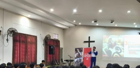 Edukasi SR di SMAK Immanuel Pontianak wujud #Cari_aman Asmo Kalbar