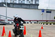 Tips Aman Berboncengan Serta Prediksi Bahaya di Jalan Berlubang dan Jalur Sempit dari Asmo Kalbar