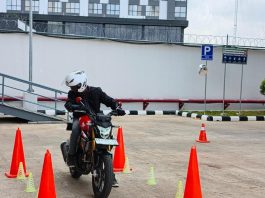 Tips Aman Berboncengan Serta Prediksi Bahaya di Jalan Berlubang dan Jalur Sempit dari Asmo Kalbar