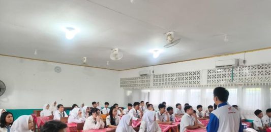 Asmo Kalbar Gelar Edukasi Safety Riding, #Cari_aman di SMA N 1 Sungai Raya