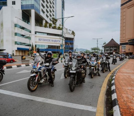 Melewati Bumi Khatulistiwa Turing HONDA BIG BOS 2026 Menjelajah di Tiga Negara