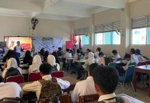 Tanamkan #Cari_aman Sejak Dini, Asmo Kalbar Gelar Edukasi SR di SMPN 13 Pontianak