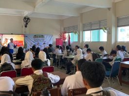 Tanamkan #Cari_aman Sejak Dini, Asmo Kalbar Gelar Edukasi SR di SMPN 13 Pontianak